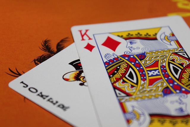 How to use joker as a trump card in rummy?