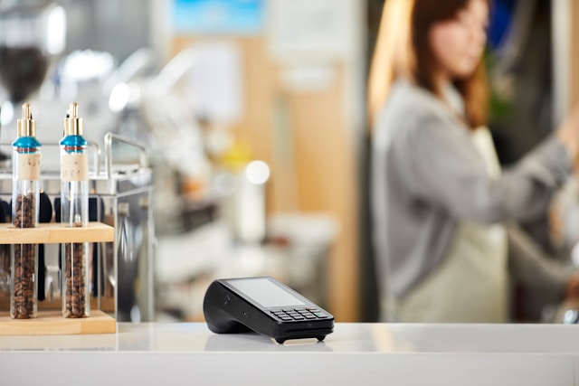 How does the latest PoS machine for restaurants enhance customer experience?