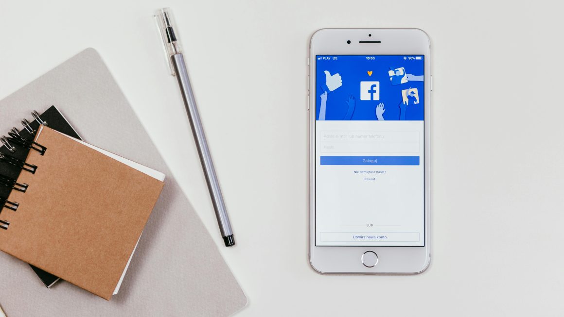 A teacher’s guide to saving Facebook videos, stories, and reels offline